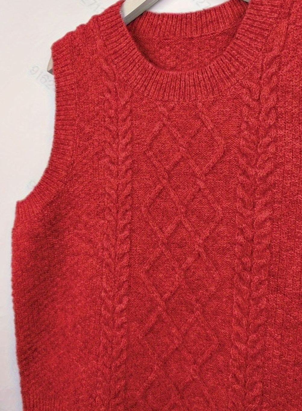 Penelope | Women's Cable-Knit Sleeveless Sweater Vest Round Neck